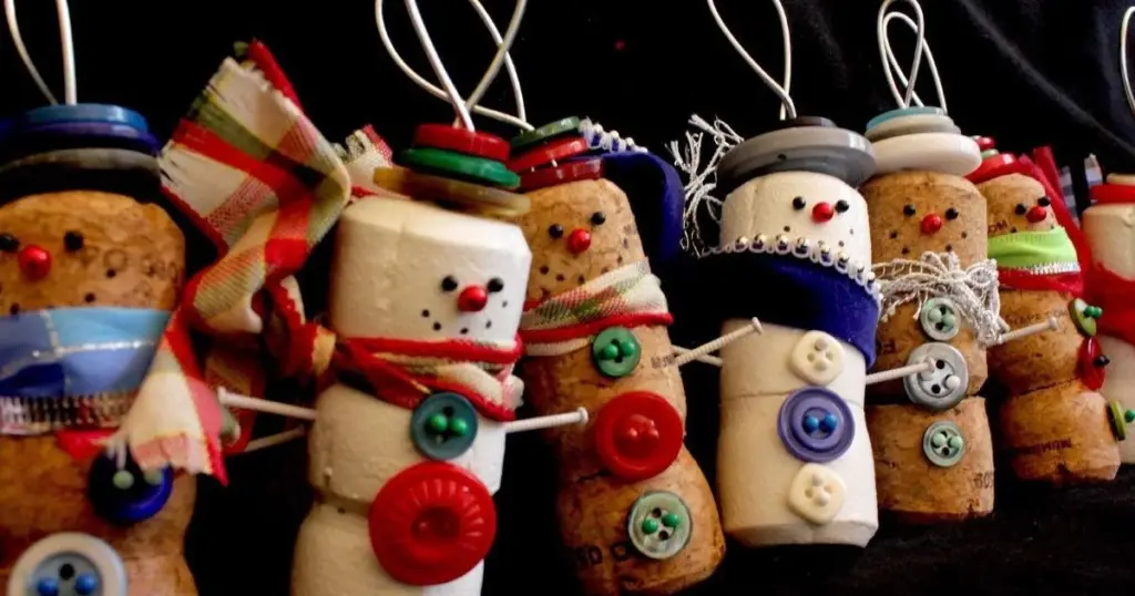 Har du vinkorke til overs? Forvandl dem til juleskatte: 3 moderne DIY-idéer! - image 1