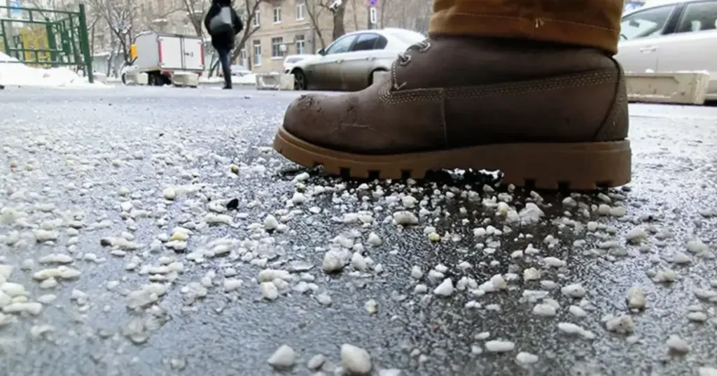 Ingen salt, ingen kemikalier: Sådan holder ét land veje og lufthavne isfri med saltlage! - image 1