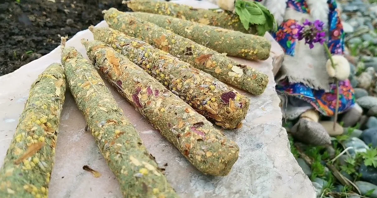 Overraskende Trick: Bland Oregano med Smeltet Stearinlys for at Holde Myg Væk! - image 3