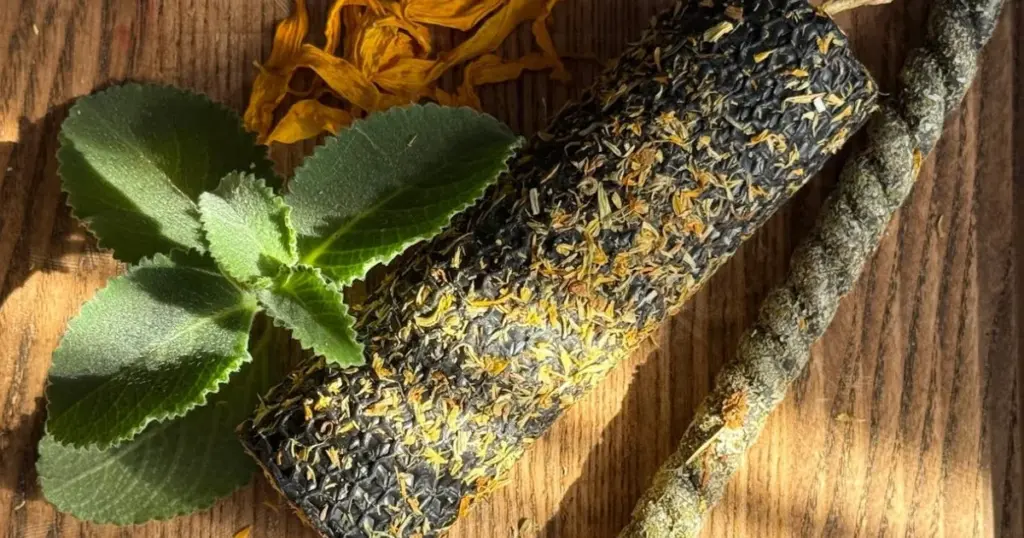 Overraskende Trick: Bland Oregano med Smeltet Stearinlys for at Holde Myg Væk! - image 1