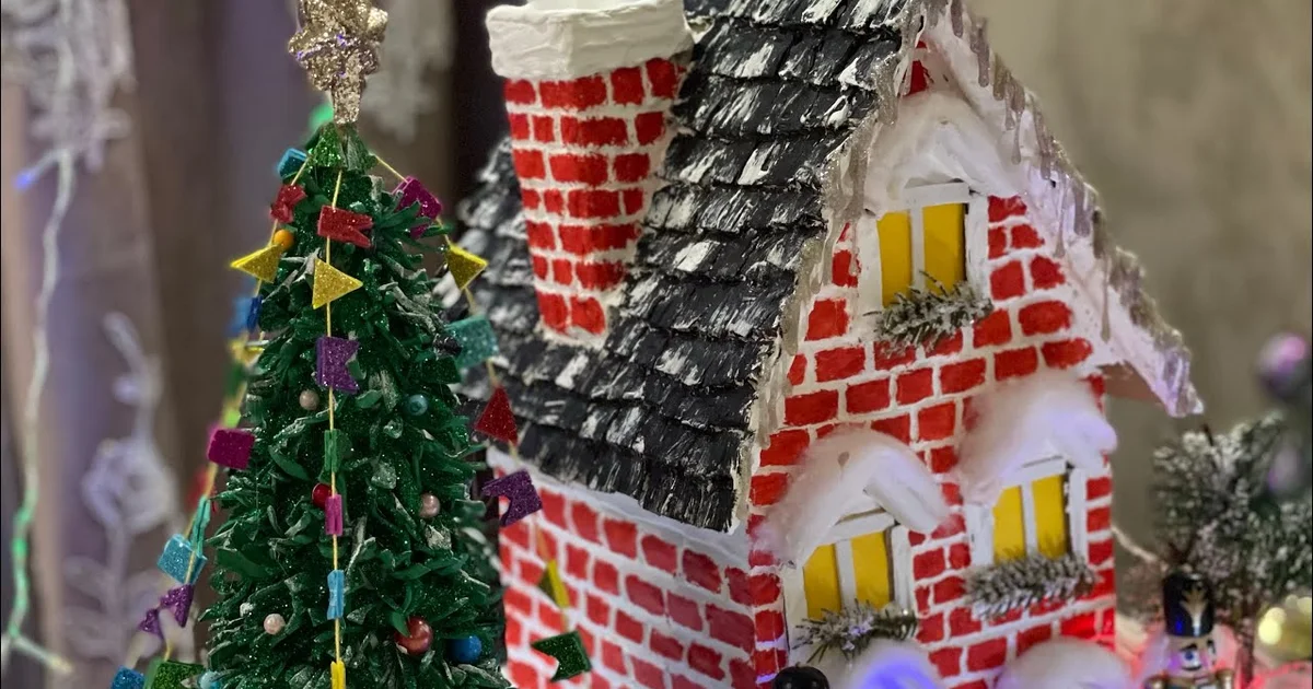 Ingen Plads til Juletræet? Denne Geniale Løsning Redder Julen i Små Hjem! - image 3
