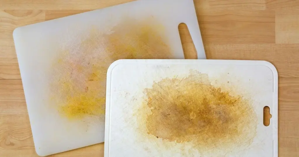 Få dit plastikskærebræt skinnende rent: Slip af med pletter og misfarvninger! - image 1
