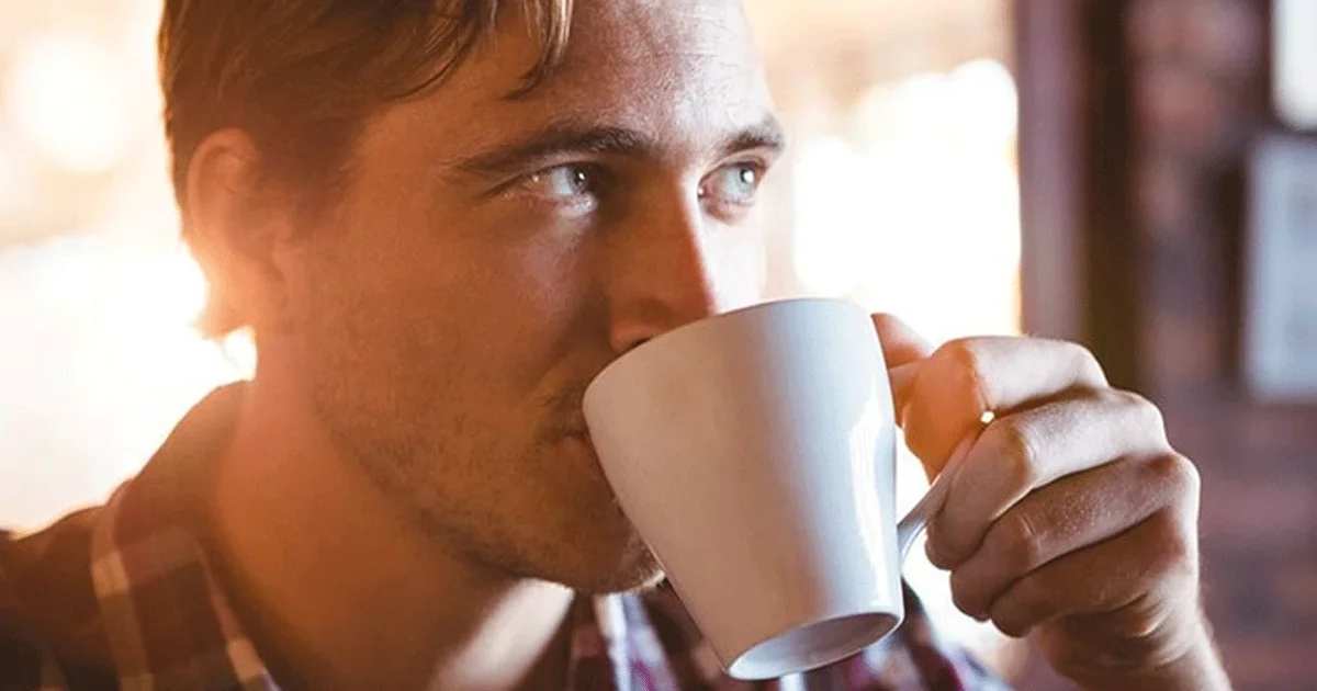 Advarsel: Otte energidrikke dagligt udløste slagtilfælde hos 50-årig mand – svarede til 16 kopper kaffe! - image 2
