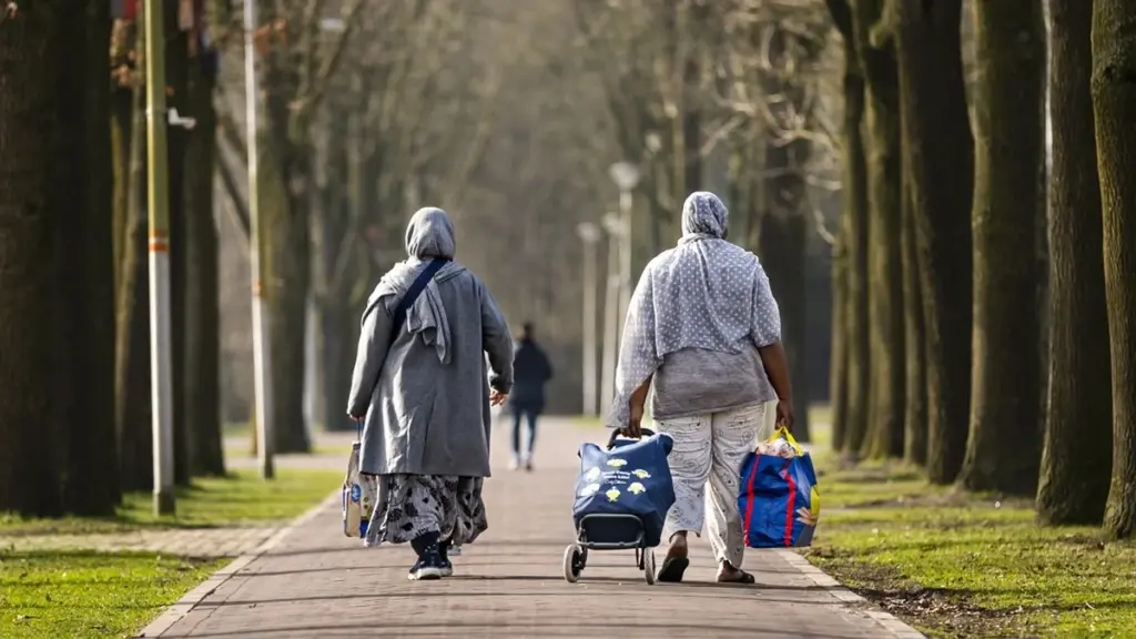 Færre migranter i Holland: Nye 2026-tal viser overraskende flaskehalse
